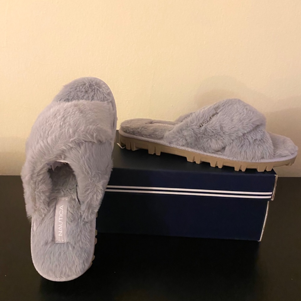 NWT Nautica Women's Faux-Fur Crisscross Slide Grey Sandal Size 7